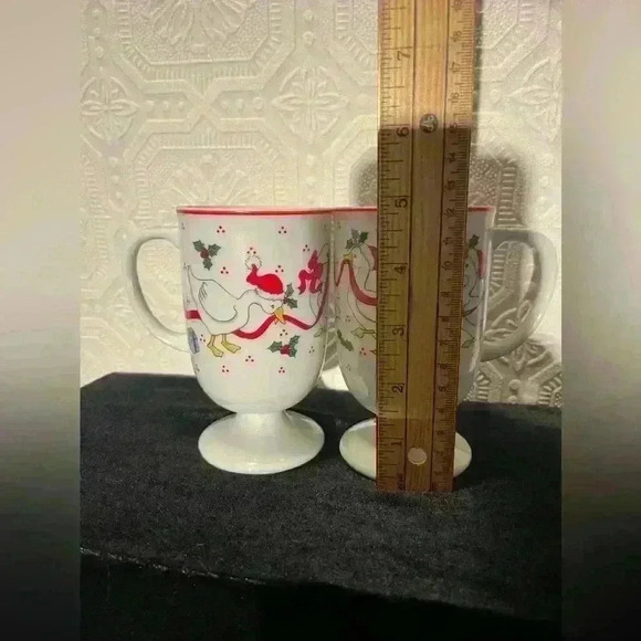 Vintage Japan Footed Christmas Tea Coffee Cups (2) Ducks Playing With Ribbon - Picture 6 of 7